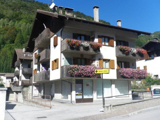 Locale Commerciale in vendita a Comunità delle Giudicarie, Lardaro