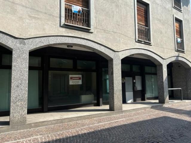 Locale Commerciale in vendita a Urgnano, Lombardia