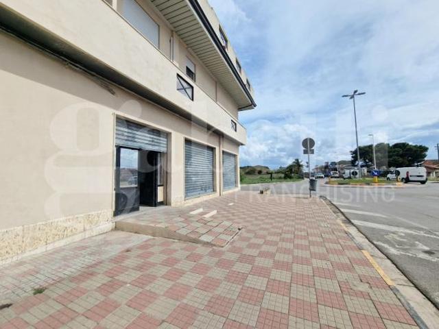 Locale Commerciale in vendita a Carbonia, Sulcis Iglesiente