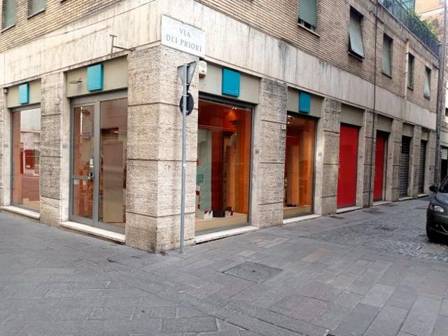 Locale Commerciale in affitto a Città Giardino, Terni