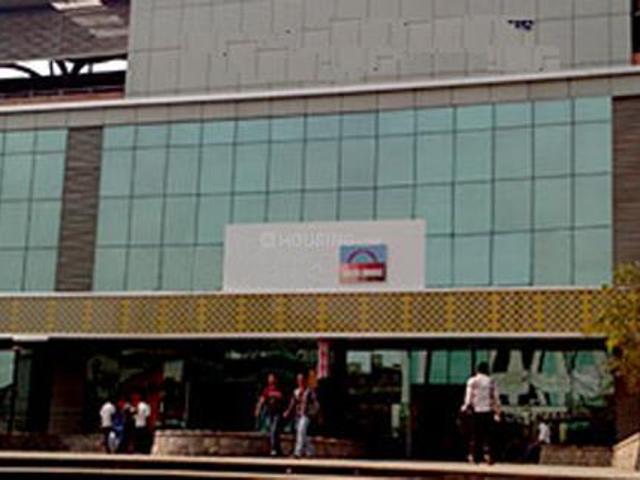 Commercial for sale in Deri