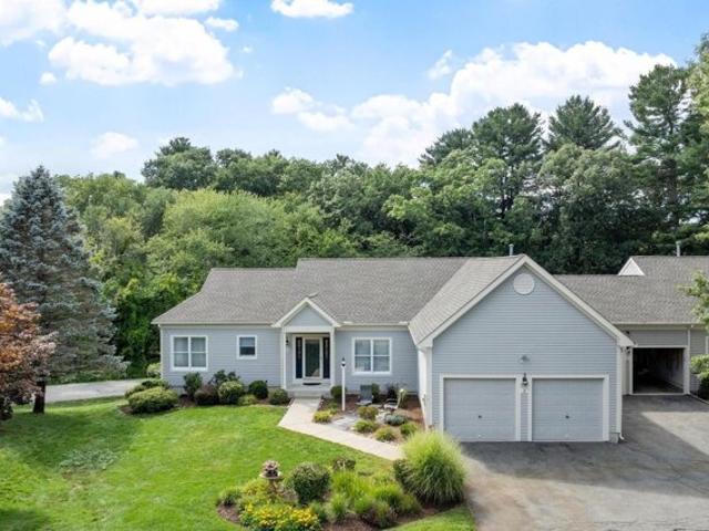 Condo for sale in Bedford, Middlesex County