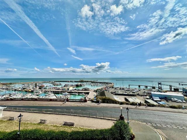 Apartment for rent in East Cliff, Acol