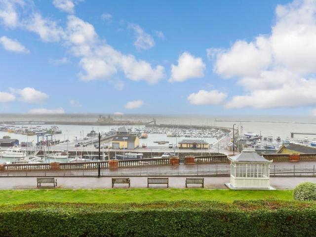 Apartment for rent in East Cliff, Acol