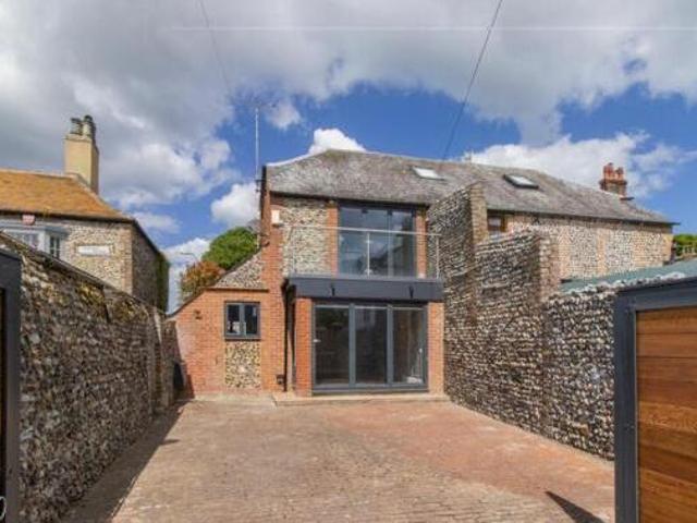 House for sale in Upton, Acol