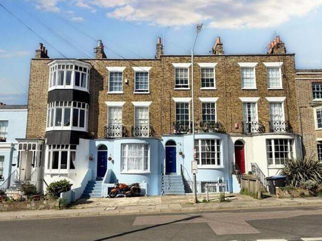 House for sale in Upton, Acol