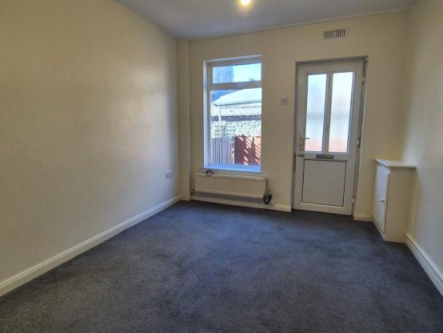 Apartment for rent in Southtown, Stokesby