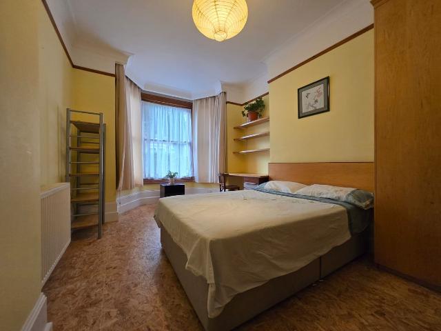 Room for rent in Stroud Green, Greater London