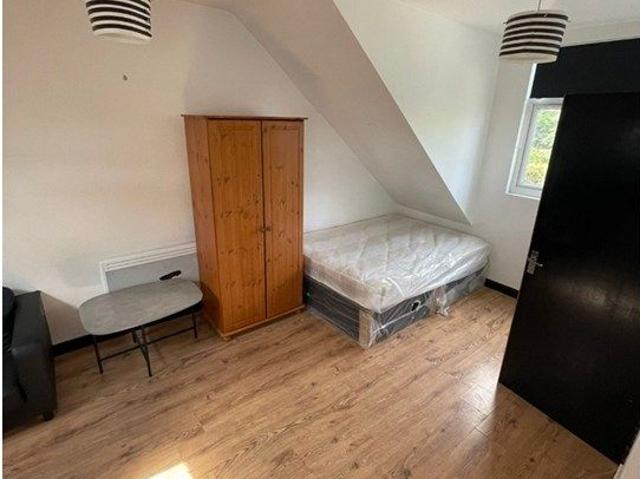 Studio for rent in Whitton, Greater London