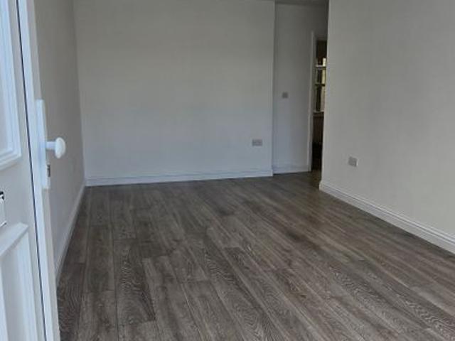 Apartment for rent in Whitton, Greater London