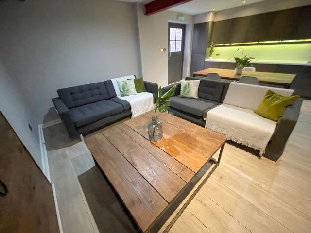 Room for rent in Chinatown, Calderstones