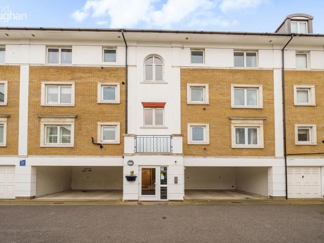 Apartment for rent in Roedean