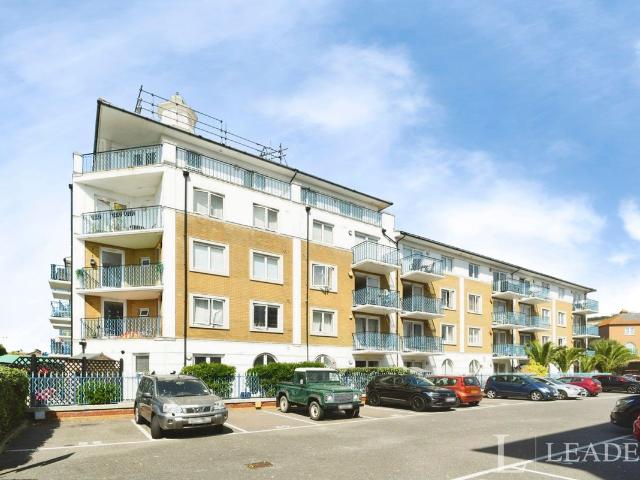 Apartment for rent in Roedean
