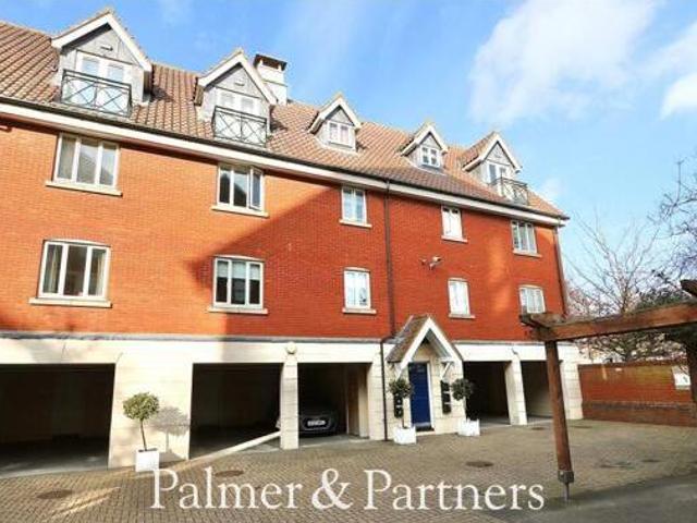 House for sale in Key Street, Suffolk