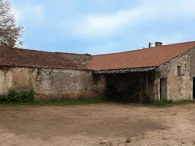 Maison vente à Saint-Jean-d'Angély, Néré