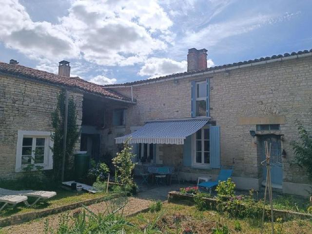 Maison vente à Saint-Jean-d'Angély, Néré