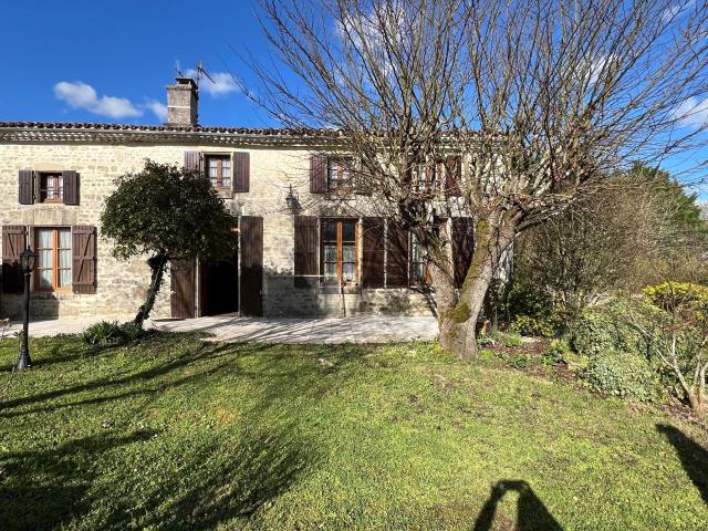 Maison vente à Saint-Jean-d'Angély, Néré
