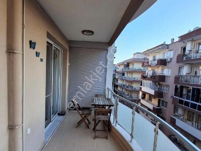 Karşiyaka, İzmir içerisinde satılık mülk
