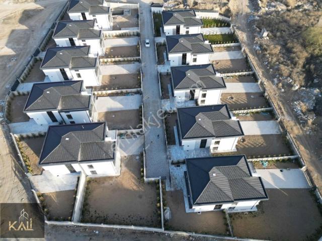 Gölbaşi, Karşıyaka Mahallesi içerisinde satılık Villa