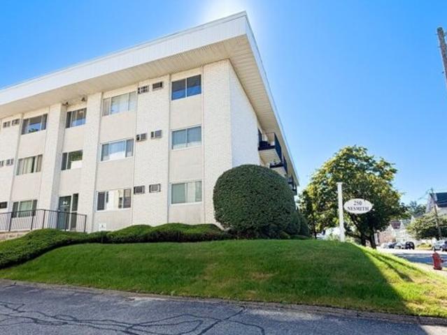 Condo for sale in Lowell, Massachusetts