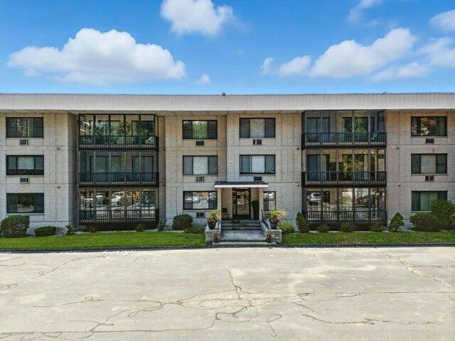 Condo for sale in Lowell, Massachusetts