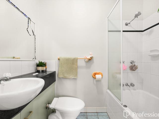 Townhouse for sale in Manoora, Queensland