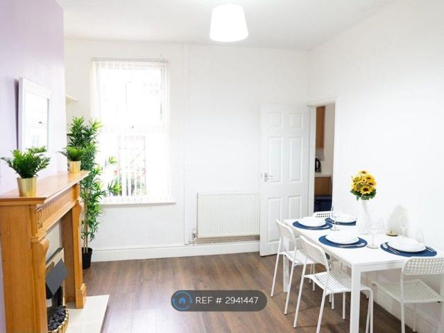 House for rent in Calderstones