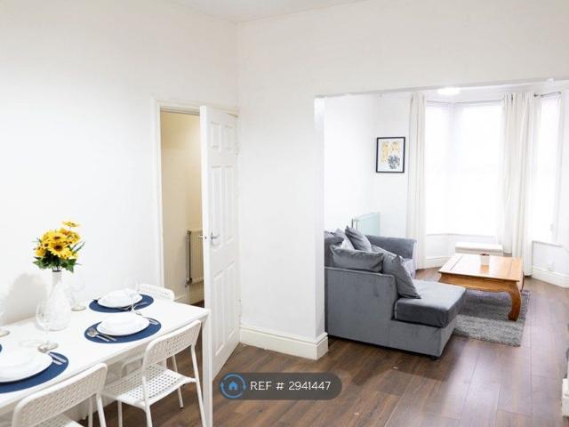 House for rent in Calderstones