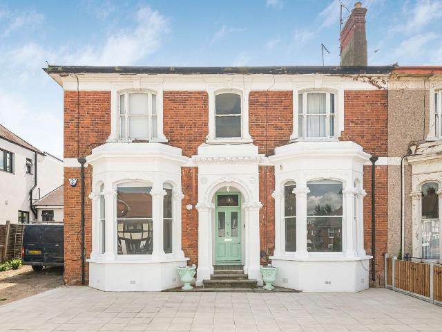 Apartment for rent in Woodside Park, Greater London