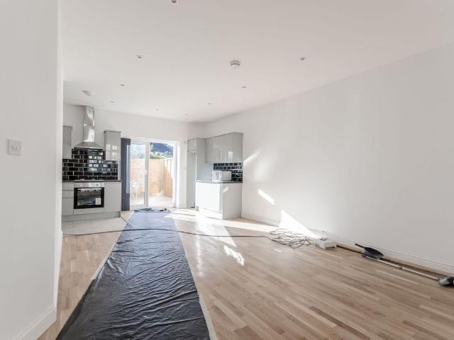 Apartment for rent in Thames View, Greater London