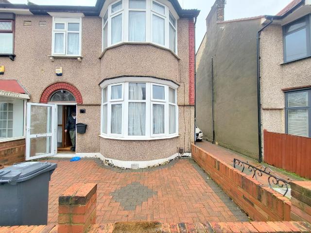 House for rent in Thames View, Greater London