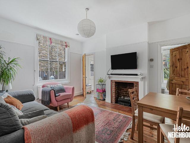 Apartment for rent in Furzedown, Greater London
