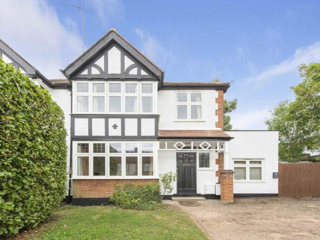 House for rent in New Barnet, Greater London