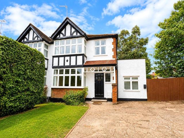 House for rent in East Barnet, Greater London