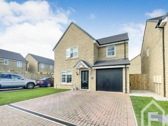 House for sale in Huddersfield, West Yorkshire