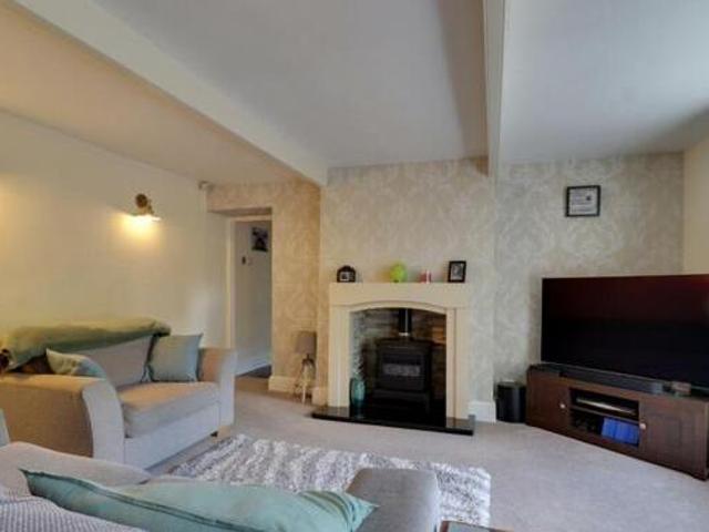 House for sale in Huddersfield, West Yorkshire