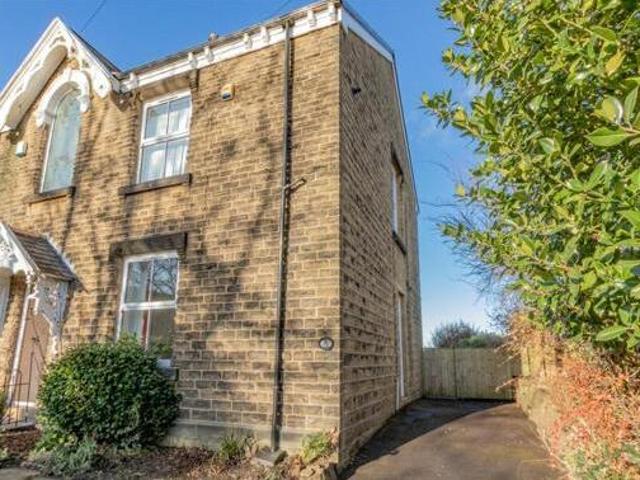 House for sale in Huddersfield, West Yorkshire