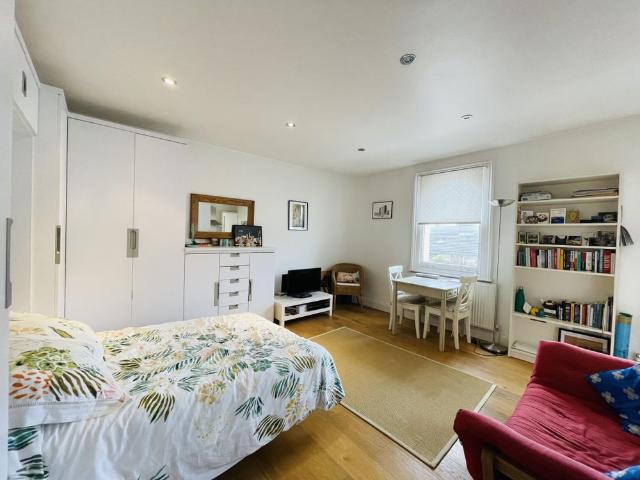 Studio for rent in Shepherd's Bush, Greater London