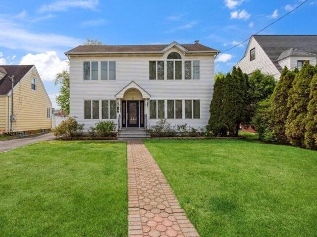 House for sale in Albertson