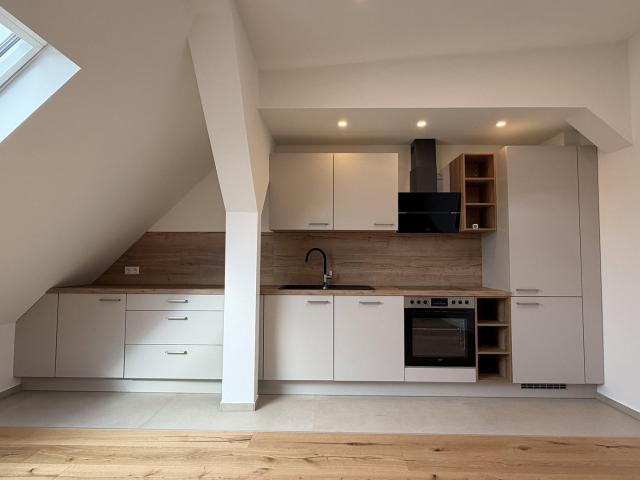 Dachgeschosswohnung mieten in Tempelhof–Schöneberg, Berlin