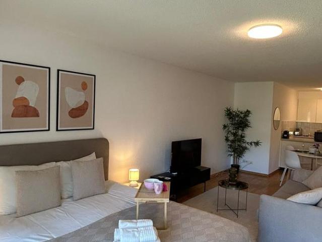 Studio mieten in Einigen, Zürich