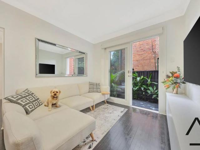 Room for rent in Lower North Shore, Sydney