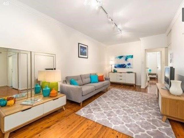 Room for rent in Neutral Bay Junction, Sydney