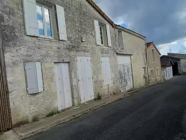 Maison vente à Saint-Jean-d'Angély, Neuvicq-le-château