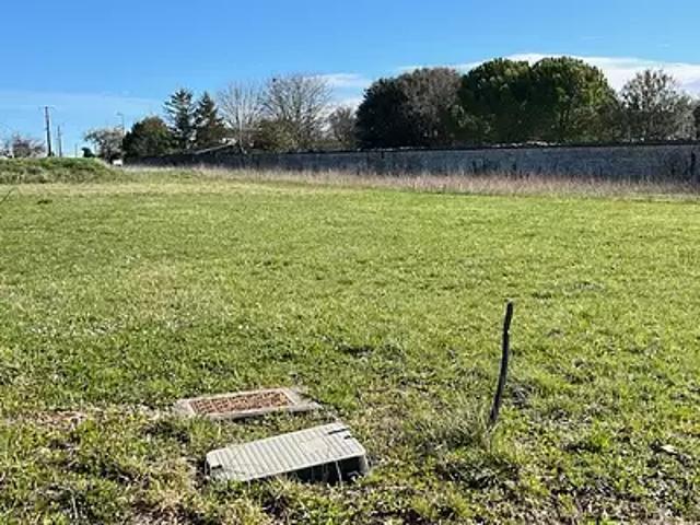 Terrain vente à Saint-Jean-d'Angély, Neuvicq-le-château