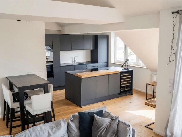 Dachgeschosswohnung kaufen in Neuehrenfeld, Köln