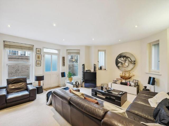 Apartment for rent in Earl's Court, Greater London