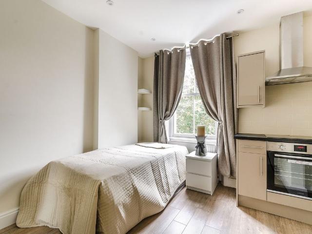 Studio for rent in Earl's Court, Greater London