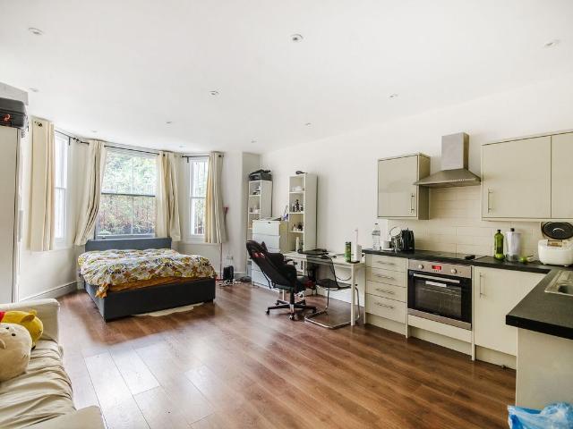 Studio for rent in Earl's Court, Greater London