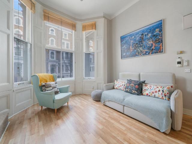 Studio for rent in Earl's Court, Greater London